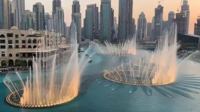 استمتع بجمال نوافير دبي المميزة
