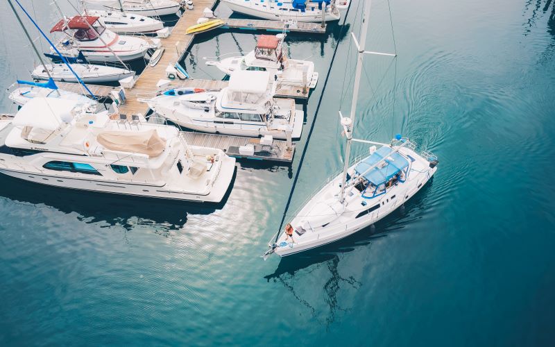 What makes a boat a yacht