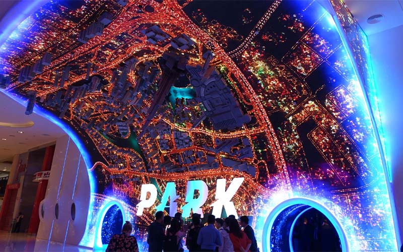 يتيح لك VR Park استكشاف عوالم جديدة