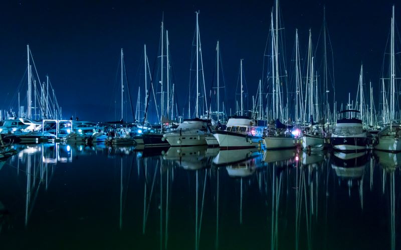 What makes a boat a yacht