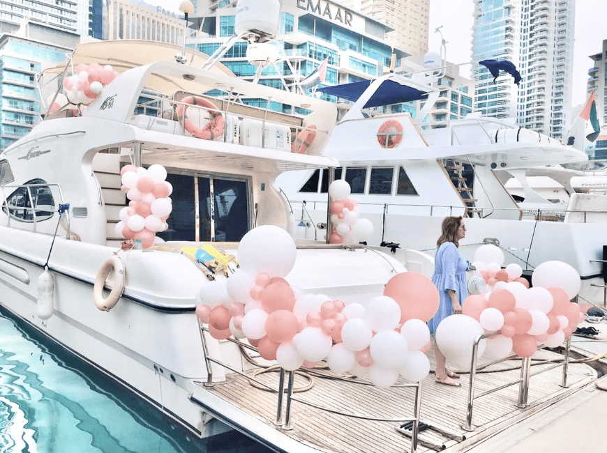 baloon decoration on yacht