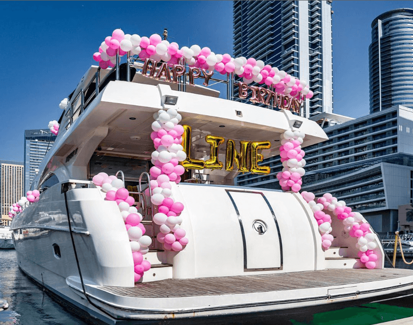 baloon decoration on yacht