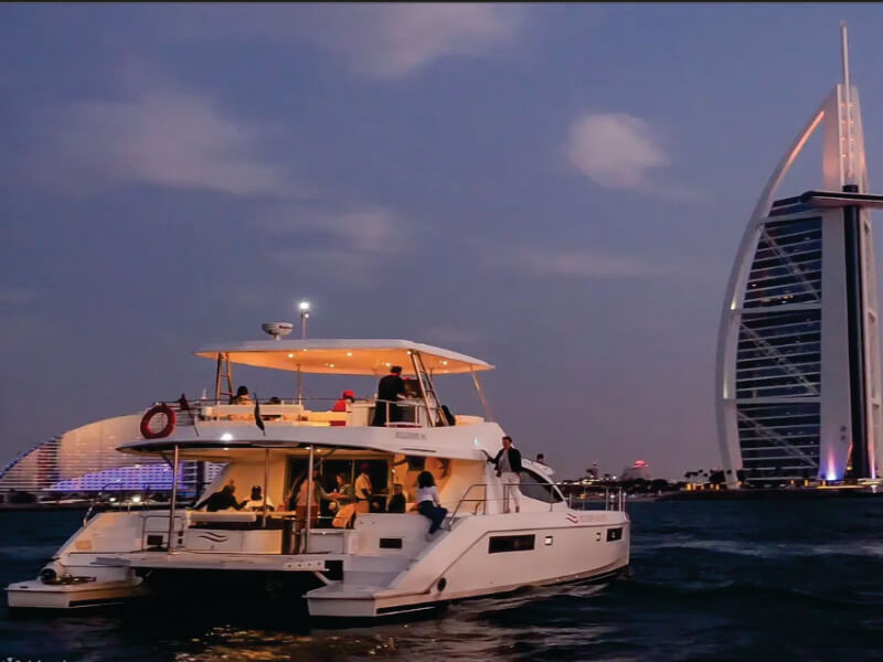 canal yacht
