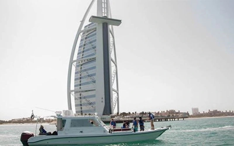 قارب عالي السرعة يبلغ طوله 33 قدماً يقدم جولات مغامرة - مالا لليخوت، تأجير يخوت في دبي