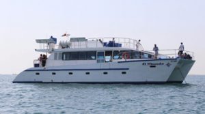 Yacht-charter-in-dubai-el-mundo-yacht