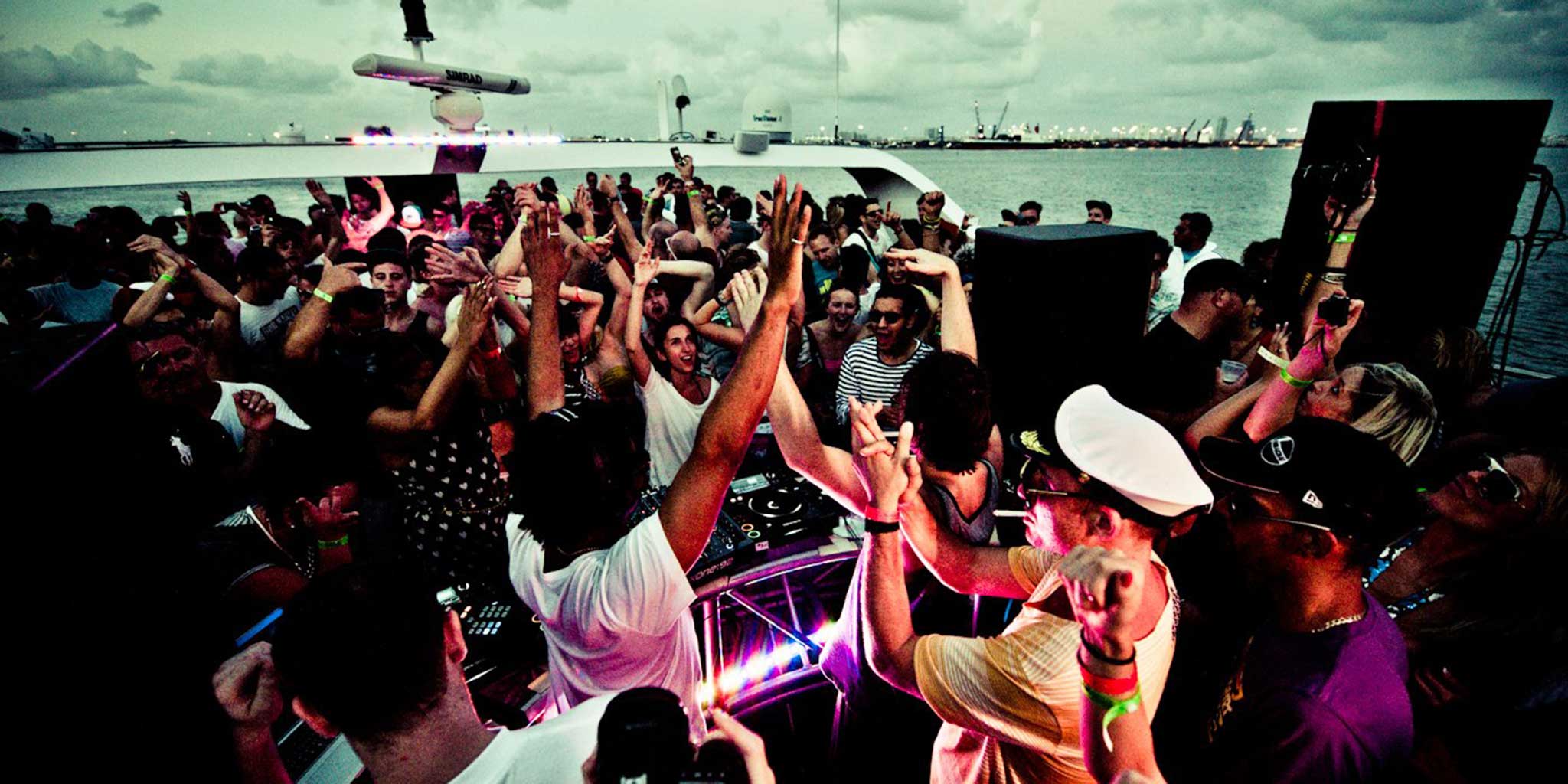 The Ultimate Guide to Throw a Perfect Yacht party in Dubai