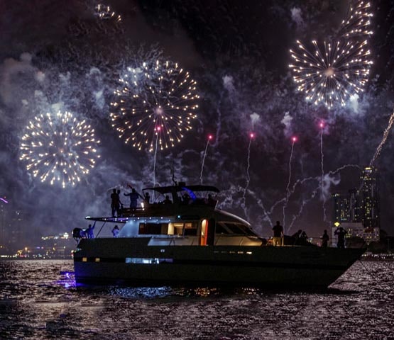 new year 2023 on yacht