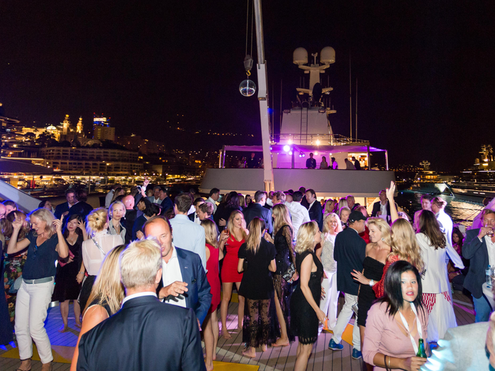 Corporate Events in Abu Dhabi-Why Your Next Venus Must be a Yacht?