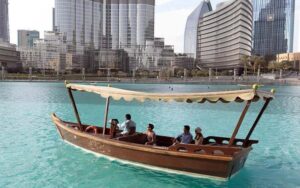 ركوب بحيرة نافورة دبي