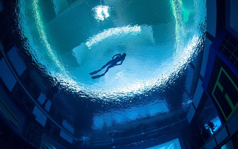 استمتع بتجربة عالم ما تحت الماء ، على ارتفاع 60 مترًا أدناه