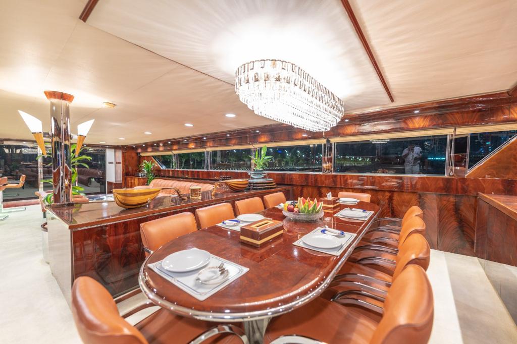 142 ft yacht rental